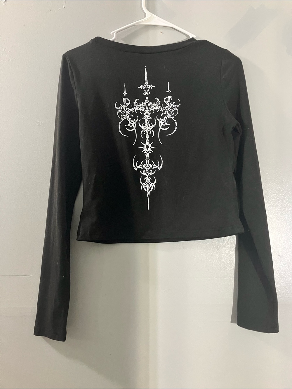 Black Long-Sleeve Graphic Crop Top - White Back Design